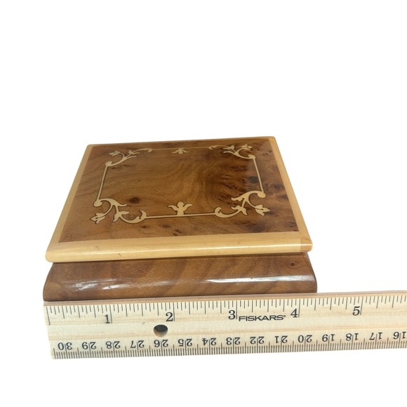 Italian Wood Inlay Musical Jewelry Box - Hand-Wound & Beautifully Crafted - Picture 13 of 14